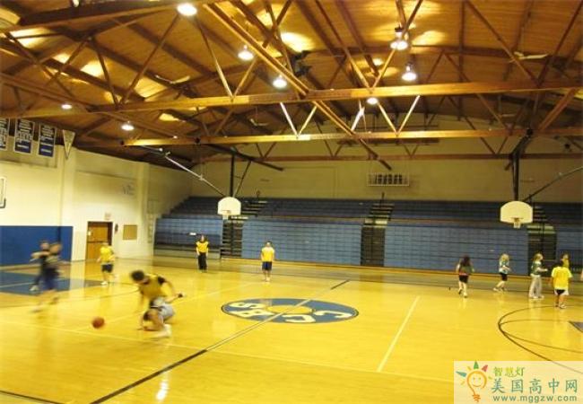 Central Christian School-中央基督中学-Central Christian School的篮球场.JPG
