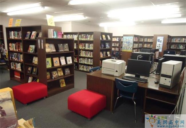 Dallas Lutheran School的图书馆.jpg